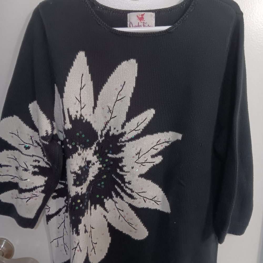 QUACKER FACTORY BLACK AND WHITE BOLD PRINT SWEATER SIZE L